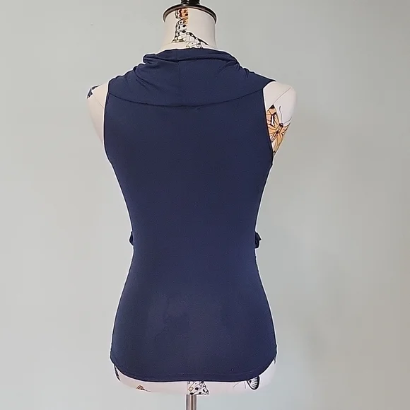 Arden B. Dark Blue Sleeveless Top - Form Fitting, Size M - Picture 3 of 7